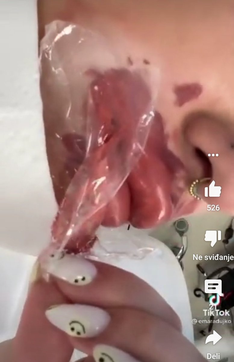 qwrtzrt's tweet image. Ovde usta stvatno izgledaju kao kobasice #caosvima #emaradujko