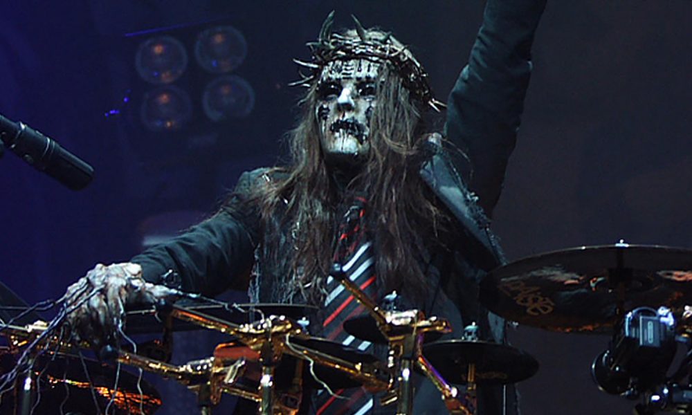 Falleció a los 46 años #JoeyJordison baterista fundador de <a href="/slipknot/">Slipknot</a>
"Nos rompe el corazón compartir la noticia de que Joey Jordison, prolífico baterista, músico y artista falleció pacíficamente mientras dormía el 26 de julio de 2021" señala su familia.

#TomaLoTuyo #Slipknot