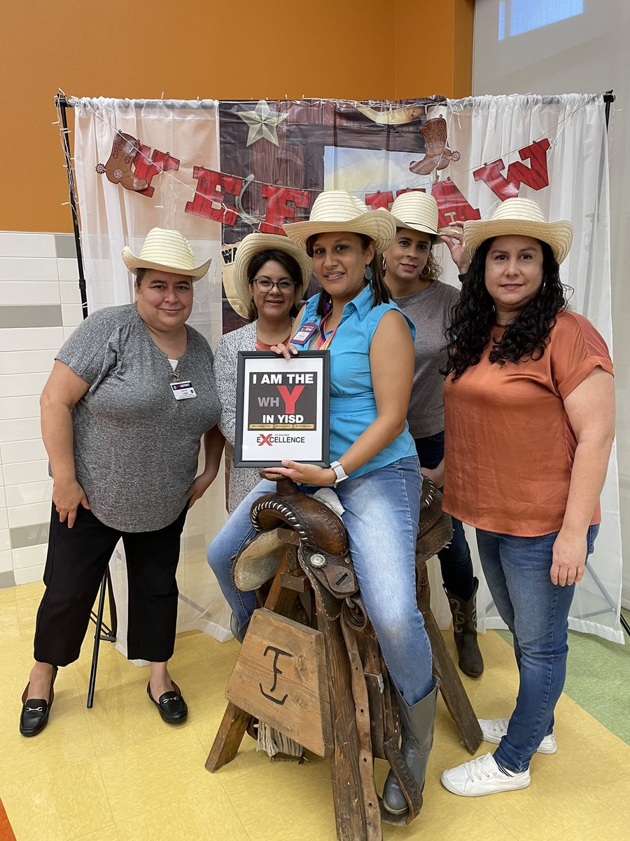 EvaV125513's tweet photo. Thomas Manor 4th Grade is ready to make this the Wild, Wild BEST year ever! @TMESWranglers @ThomasManorES @YsletaISD https://t.co/X227fzlZGT
