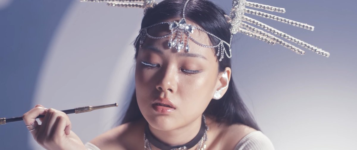 Eeveerton_'s tweet photo. Esse MV da Bibi ficou maravilhoso! 🥺💖 #lifeisabi #인생은나쁜X https://t.co/gskEfNTf0X