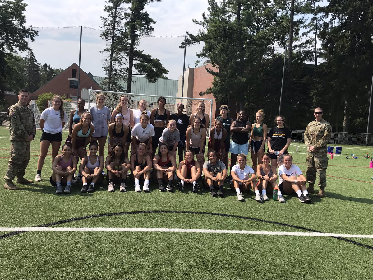 AQWomensBBall's tweet photo. Great opportunity this morning having Army Sergeants come in and work with our women! Lots of leadership, hard work and teamwork! We got better today! 🏀💪🏼 https://t.co/v8N59eWAr5