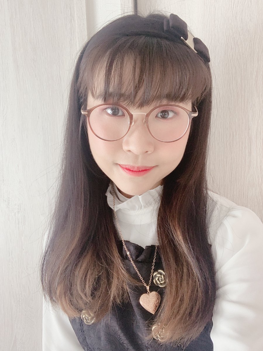 VKanon18's tweet photo. not sure whether i look princessy or...like private teacher xD #throwback #ootd #princessy #megane #himecut #glasses #hairstyle #hairband #konnichiwa #daytime #tokyo #japan #kawaii #cute #smile https://t.co/npqiiti8gb