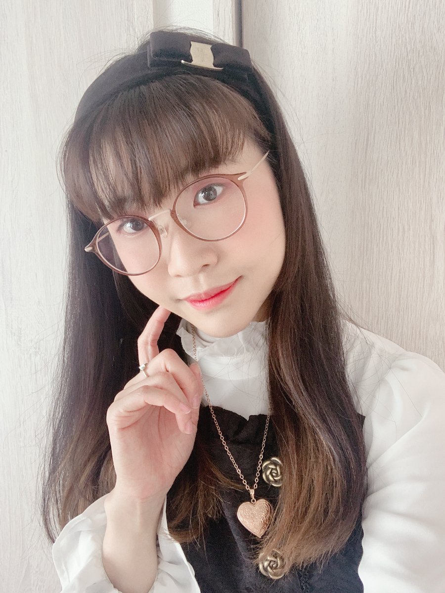 VKanon18's tweet photo. not sure whether i look princessy or...like private teacher xD #throwback #ootd #princessy #megane #himecut #glasses #hairstyle #hairband #konnichiwa #daytime #tokyo #japan #kawaii #cute #smile https://t.co/npqiiti8gb