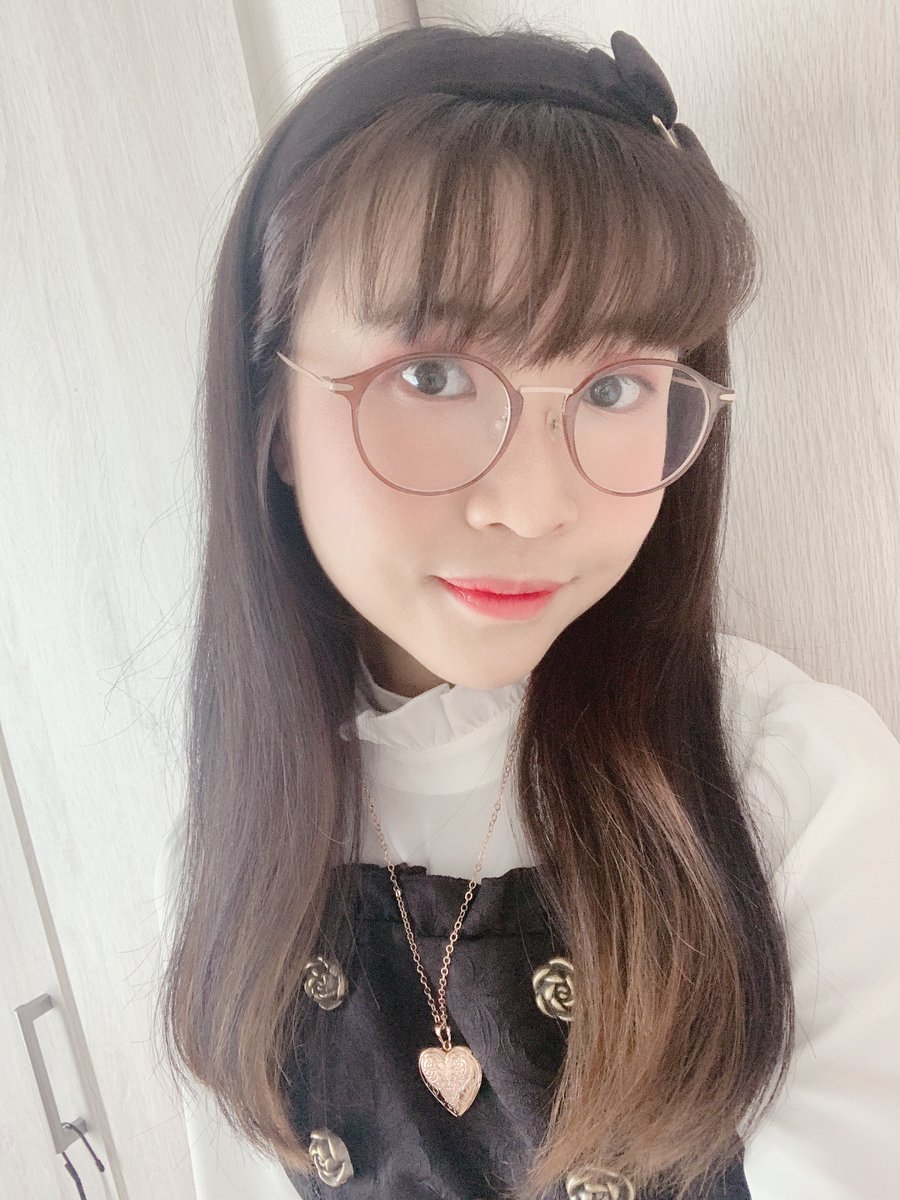 VKanon18's tweet photo. not sure whether i look princessy or...like private teacher xD #throwback #ootd #princessy #megane #himecut #glasses #hairstyle #hairband #konnichiwa #daytime #tokyo #japan #kawaii #cute #smile https://t.co/npqiiti8gb