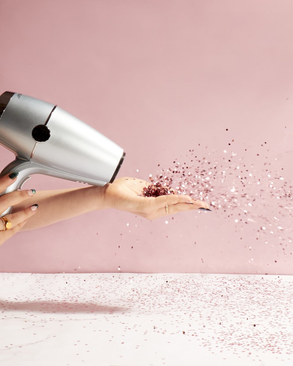 Influenster's tweet photo. ✨GIVEAWAY TIME ✨
Get ready to SLAY the hair game — we're giving away 5 @ConairBeauty SmoothWrap™ Powered by InfinitiPRO! 💆‍♀️ This hairdryer delivers volume, body, and shine, and can dry hair 50% faster 💨 than other hairdryers. 

Head to our IG to enter:
https://t.co/wHOCFb7Wso https://t.co/Gv10aBoK23