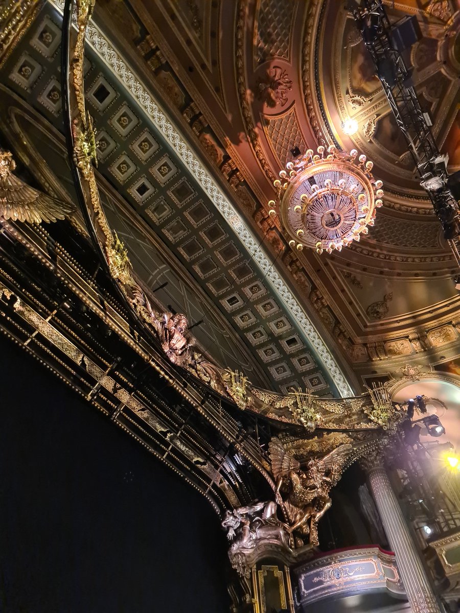 MattChenery's tweet photo. The Chandelier at @PhantomOpera has risen! #PhantomLondon https://t.co/o2vxRE2XWv