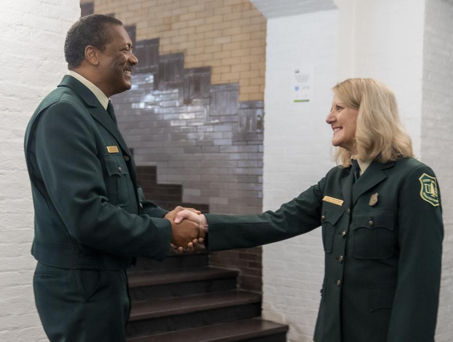 StateForesters's tweet photo. #StateForesters congratulate the new chief of the @forestservice Randy Moore and give thanks to outgoing chief, Vicki Christiansen. Read more in our press release below: https://t.co/xzvC5Wvmit
📸: US Forest Service https://t.co/utCHpUdAPt