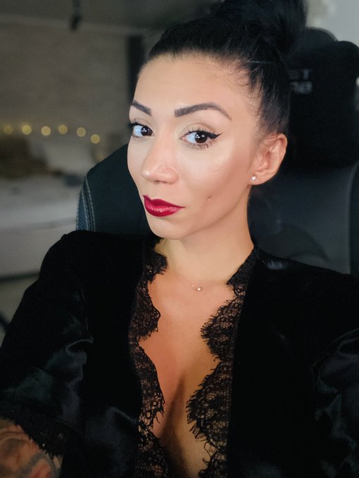 Come and spend some time with me :) https://t.co/MWrYSz0JQM<a href="/tag/nomakeup"class="tags"><span>#nomakeup</span></a><a href="/tag/nofilters"class="tags"><span>#nofilters</span></a>