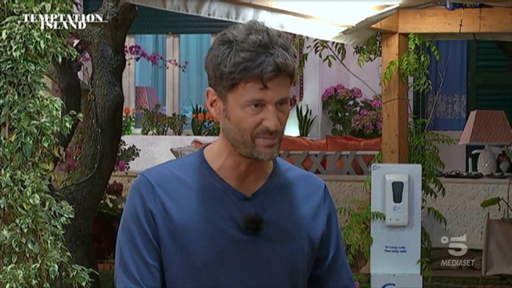 ItsThreshold's tweet photo. filippo buttato giù dal letto in piena notte avrà cristonato manuela fino a natale 2032! ⚰️

#temptationisland https://t.co/P9dJaYqVs0