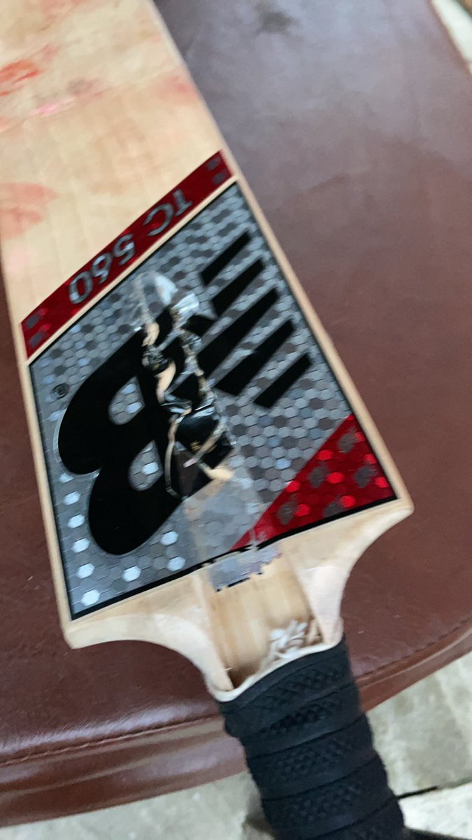 mattleathert's tweet photo. @CricketDirect can I have a response for this bat only bought in April I’ve had no contact customer service is shocking https://t.co/rvqPZkwMtY