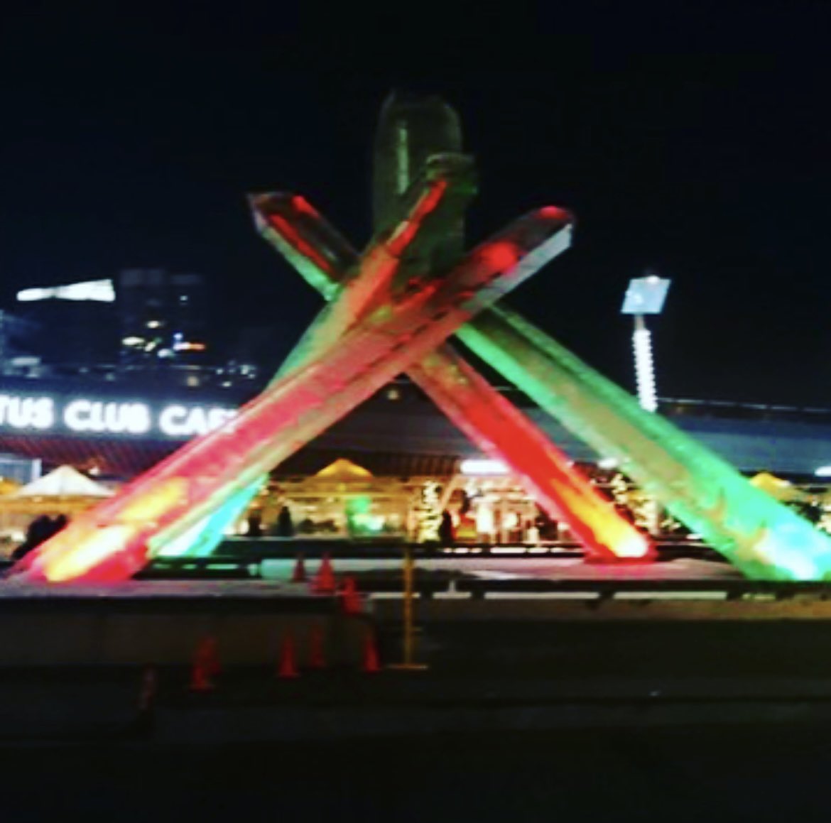 Japacity_777's tweet photo. メンバーの住む土地を紹介する #Japacity世界旅行 シリーズ
@Clubhouse のルームで知り合った仲間たちの見ている景色をお届けします。
時差を超えてみんなと繋がっている毎日に感謝。
#Canada #Vancouver #coalharbour #Olympics #カナダ #torchstand #聖火台 #五輪 #landscape #travel #Japacity https://t.co/w2O9xfhJvw