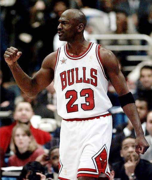 Never say never again, because limits, like fears, are often just an illusion. (Asla asla deme çünkü sınırlar korkular gibi çoğu kez bir illüzyondur)

MİCHAEL JORDAN