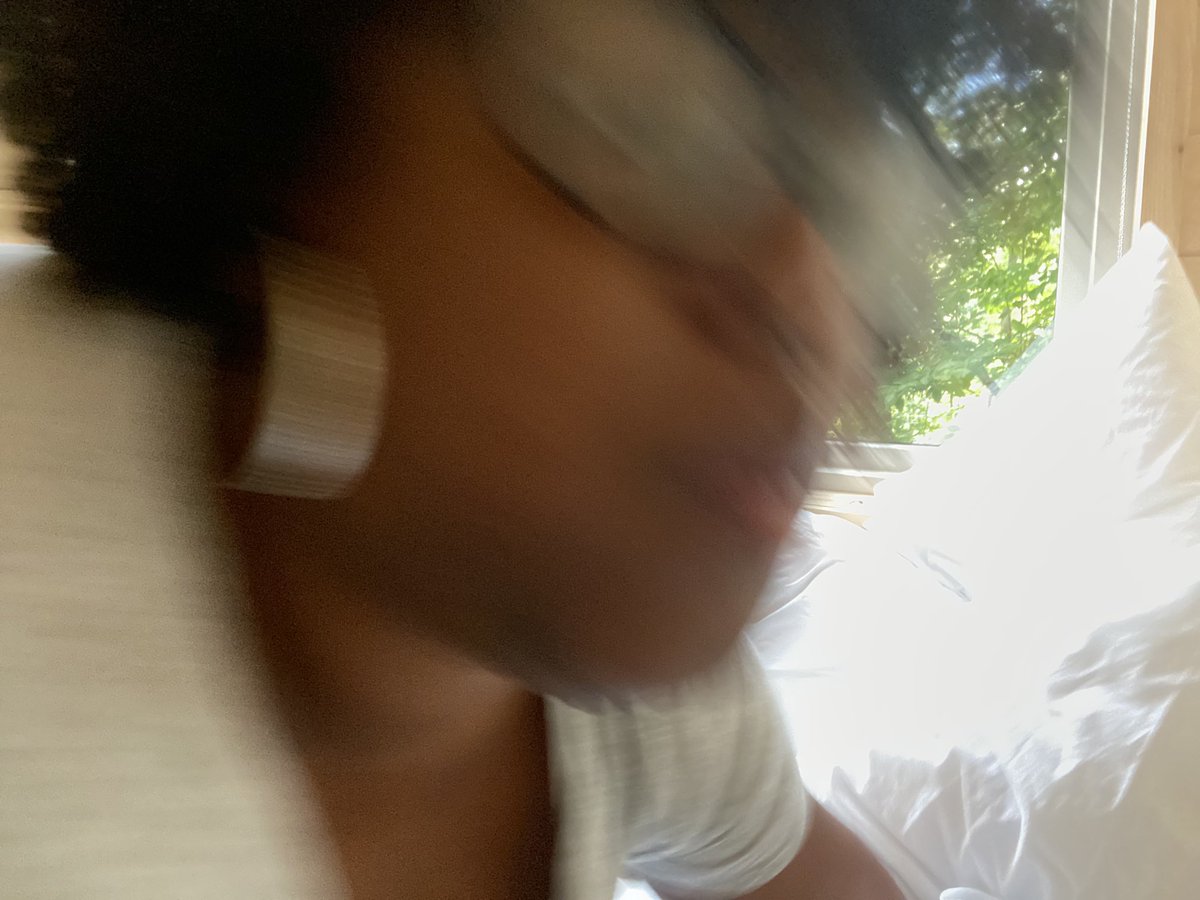 CelebStat_MO's tweet photo. I made a mistake and took a #BlindingLights photo on my vacation ⁦@theweeknd⁩ https://t.co/lgzpYY97DQ