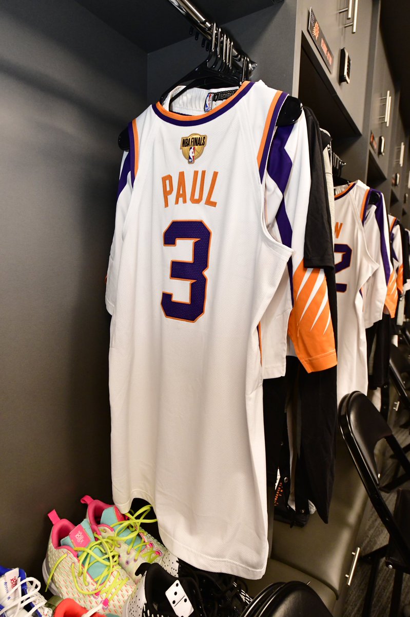 CP3's tweet photo. Thank you to Phoenix and all the fans on a great season!! Back to work 🙏🏾✊🏾 #CantGiveUpNow https://t.co/uLVVy2GavW