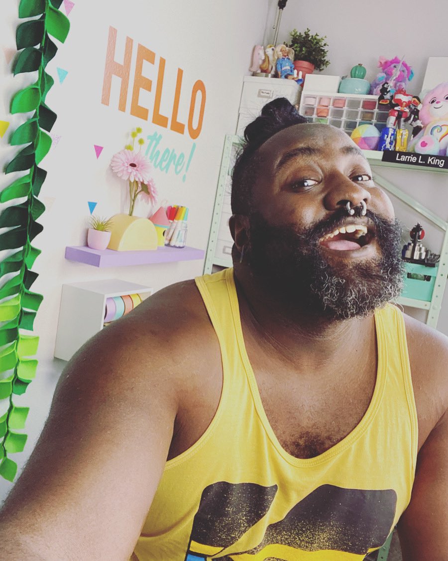 KongTheFirst's tweet photo. Just a tiny break from crafting before I get back to work! #happytuesday #craftbear #makeart #misterlarrie https://t.co/PInpOvgwxp