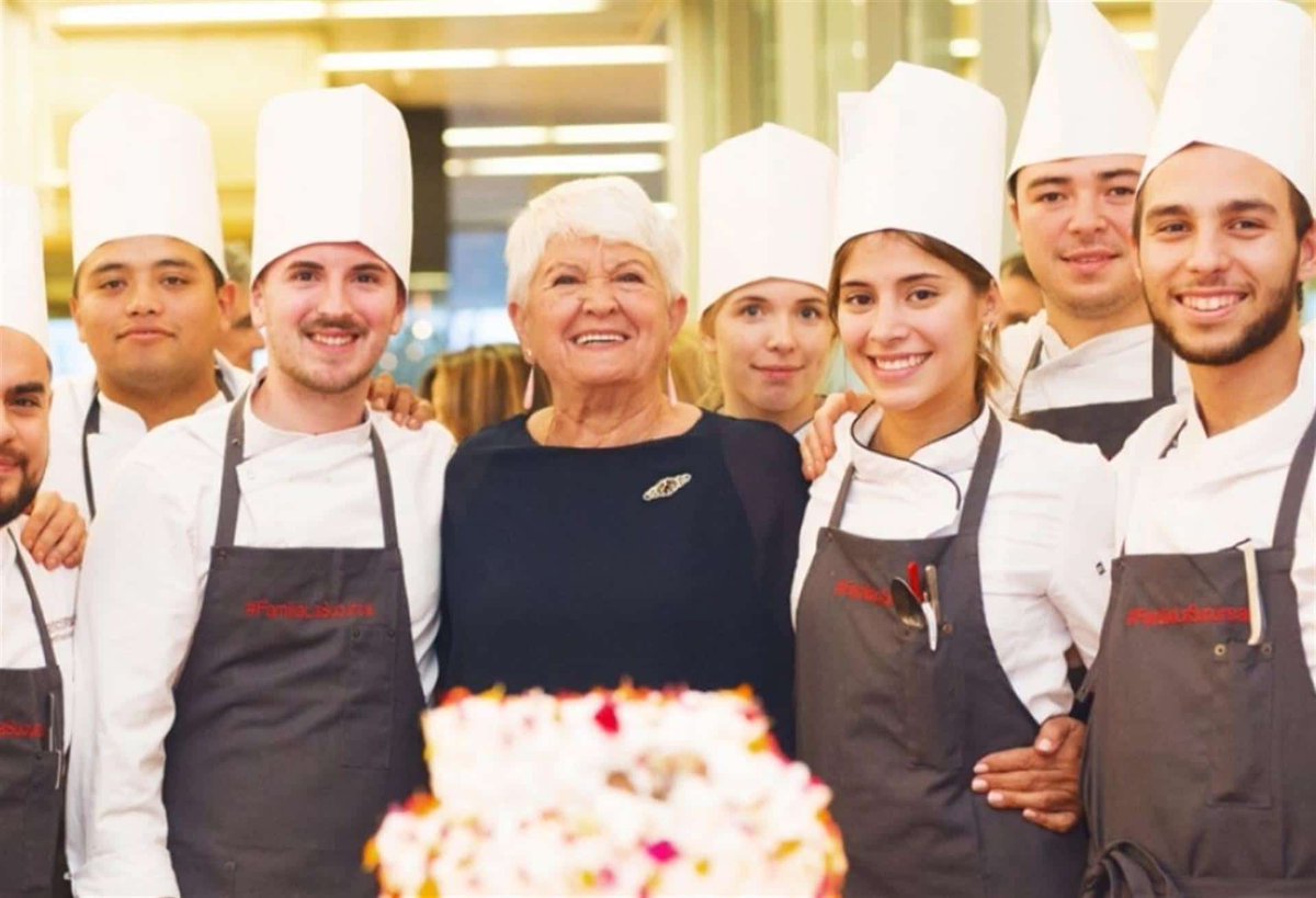 Muere Loles Salvador,  primera estrella Michelin de València buff.ly/3i3UAmO
