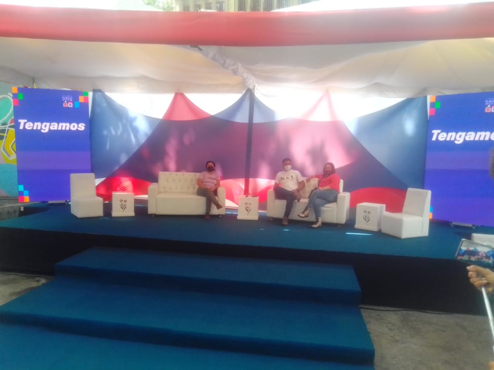 SoldelEsequibo's tweet photo. #EnCaracasTodosJuntos En el Teresa Carreño, Encuentro de los Medios Alternativos Comunitarios y Digitales juntos con los PreCandidatos a la Alcaldía de Caracas @maduro_en @FreddyBernal  @arguelloyepfri    @ZulayAguirre @Leonelguzmanc @Leon2820 @Tamaraprietp  #SoyComunicadorClap https://t.co/xmsYihQrAg