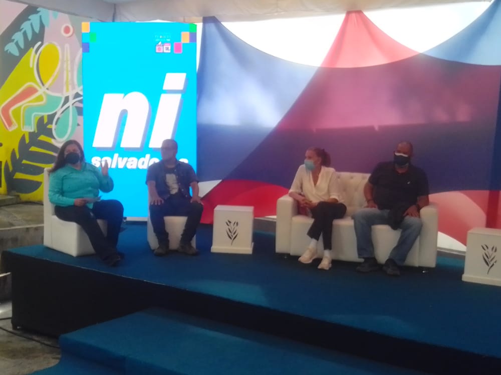 SoldelEsequibo's tweet photo. #EnCaracasTodosJuntos En el Teresa Carreño, Encuentro de los Medios Alternativos Comunitarios y Digitales juntos con los PreCandidatos a la Alcaldía de Caracas @maduro_en @FreddyBernal  @arguelloyepfri    @ZulayAguirre @Leonelguzmanc @Leon2820 @Tamaraprietp  #SoyComunicadorClap https://t.co/xmsYihQrAg