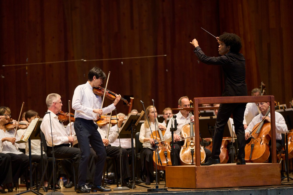 CleveOrchestra's tweet photo. Sunday was a perfect evening for a show! Thank you to @StefanJackiw & @rafaelpayare for joining The #ClevelandOrchestra in an unforgettable concert. Take a peek! #TimeToBlossom #Blossom2021 #CleOrchBlossom
📸: @rog_mastroianni https://t.co/1YPT4hlmdj