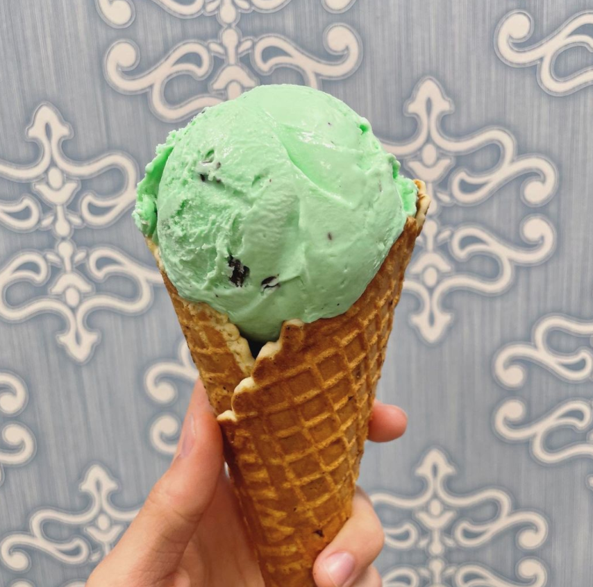 celebrationpt's tweet photo. Get BOGO ice cream at Kilwin's tomorrow! 😍🍦 Buy one single scoop waffle cone and get the second one FREE– every Wednesday. #CelebrationPointe #Gainesville
📸: Kilwins https://t.co/zgr3OIZSIY