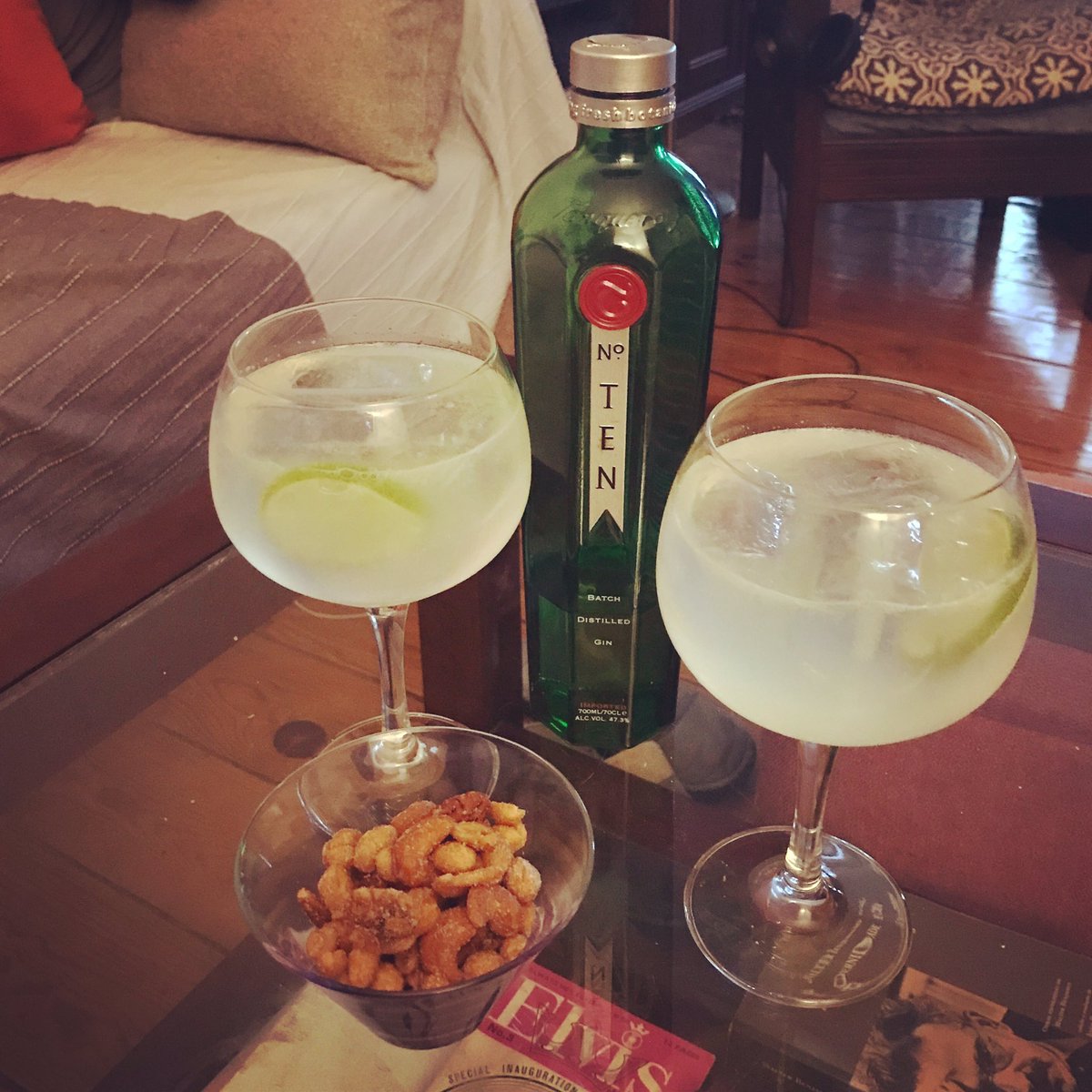 browserd's tweet photo. Certamente já passa das cinco da tarde nas Caldas da Rainha… E só por isso… Vocês percebem.
#latefiveoclockgin #tanqueray #tanqueray10 #exportstrength #gin #gintonic https://t.co/HiqY7hq7Zs