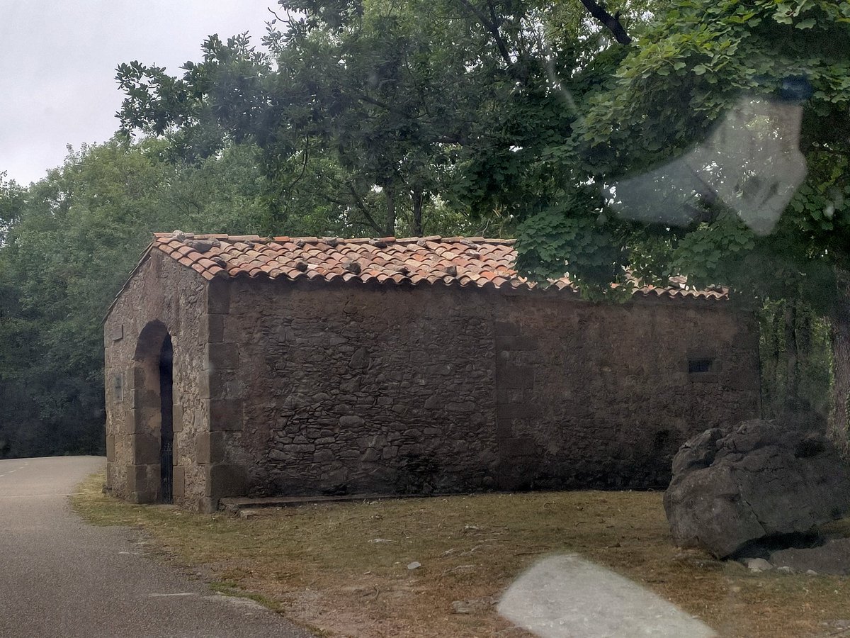 LluisFalse's tweet photo. Ermita de Santa Anna, el Far. #susqueda #laselva #comarquesgironines #bisbatdevic https://t.co/2FXcZDg375