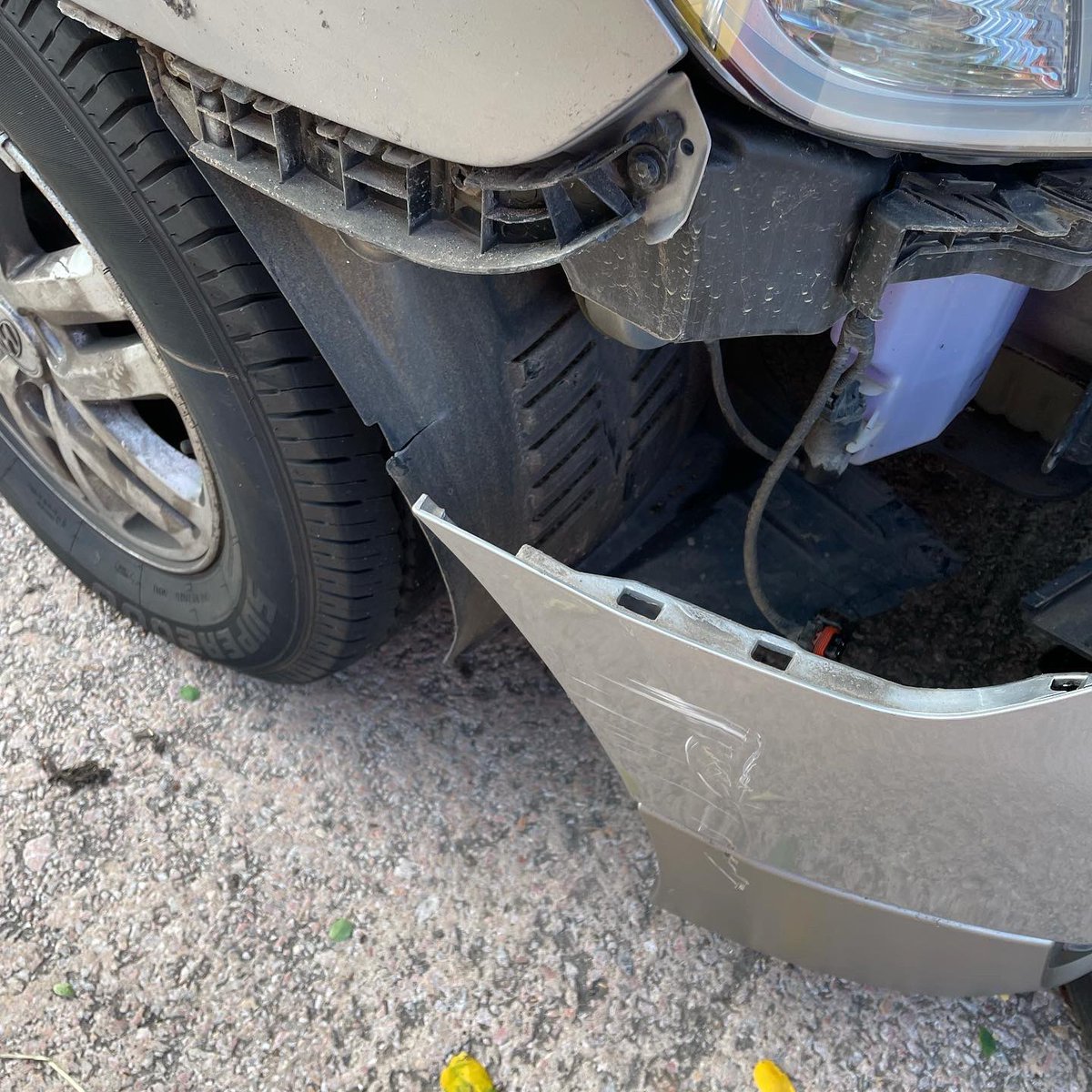 daddybowman's tweet photo. @Bradfords_Build #exmouth  thanks for your lorry driver to crash into our car which is our life line with 5 kids and pulled our bumper off while parked outside our house! Reported to police going station in morning but I have it on CCTV and yellow paint in our alloy #HitANDRun https://t.co/KDovGvGTM8