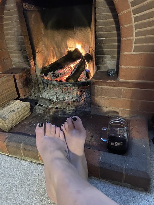 Toasting the #feet In the new home #footfetish https://t.co/PgA8izJleW<a href="/tag/feet"class="tags">#feet</a><a href="/tag/footfetish"class="tags">#footfetish</a>