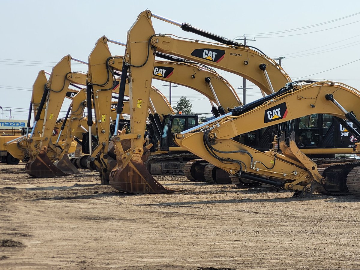 digsafeyeg's tweet photo. Big equipment moves big materials in the ground and up in the air. A #locate will keep you #safe and #aware of the #facilities in your work site.
#clickbeforeyoudig #AlbertaOnecall #eapuoc #equipment https://t.co/Gp4UrwbA1i