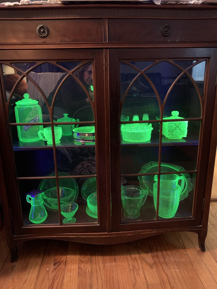 ISpeakScience's tweet photo. I inherited most of my green depression glass from my great aunt. It wasn’t until a few years ago that I discovered it glows under UV light due to small amounts of uranium salts! I’ve since added a few yellow Vaseline glass pieces, but they all glow the same. #BestOfChemEd relic https://t.co/fgoUEC5pTj