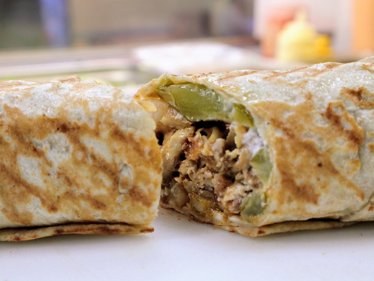 ShawarmaBabaz's tweet photo. Is that juicy or what?? You can almost taste the flavours through the photo! Come taste it for real, tonight! 😍
#Babaz #Ldnont #Shawarmatime https://t.co/NE3dtH2GZJ