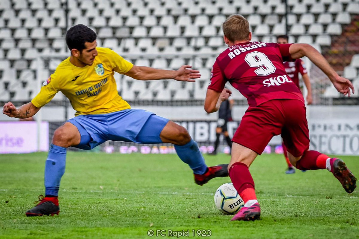 AlexArbelo's tweet photo. ⚽️ A mi la gente q no tiene miedo de salir d su entorno y que se marcha en busca de un sueño, merece mis respetos...

@ariel95lv cambia destino en tierras rumanas 🇷🇴  y @DenzellMora se marcha a tierras polacas 🇵🇱 ... suerte en la nueva aventura uru 😉 💪 🇺🇾 https://t.co/W6XKcjiozk