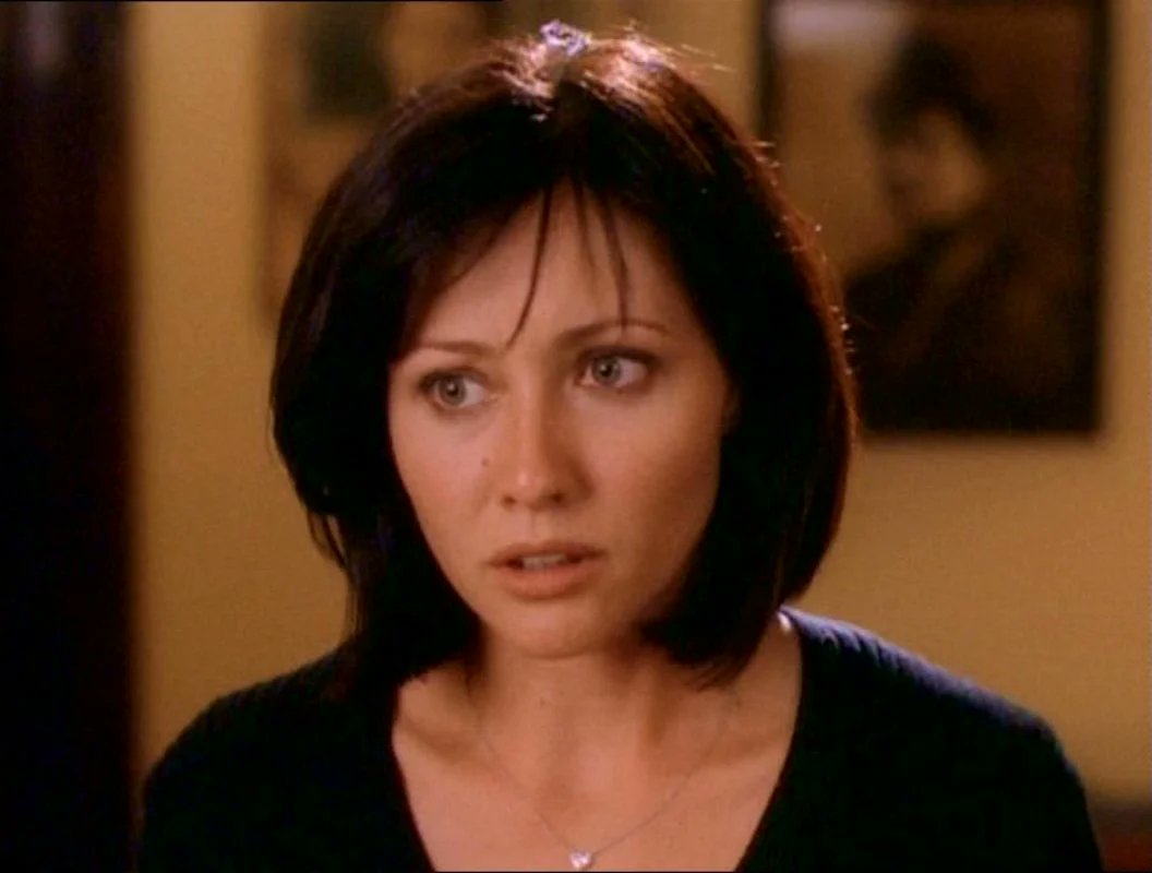 Шеннен доэрти зачарованные. Зачарованные прю холливелл. Прю холливелл зачарованные кадры. Шеннен доэрти зачарованные. Прю холливелл.