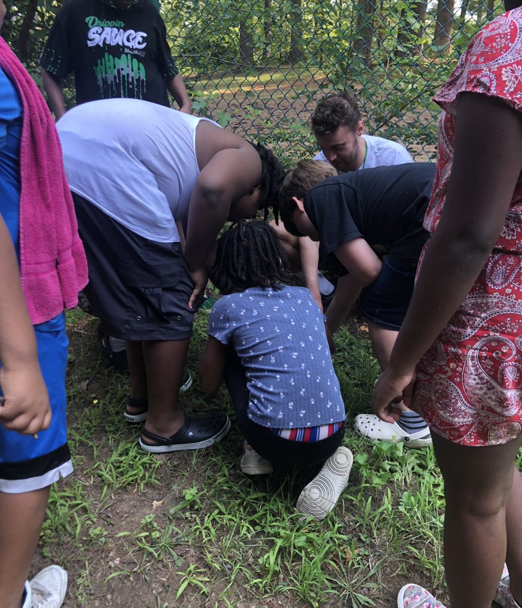 LReohr's tweet photo. Our fourth grade scientists from Howe loved learning about the Science of Gardening.  Thank you ECOS!  #HoweSEP @SCSchools @Howeschnctdy https://t.co/9r3KyEB590