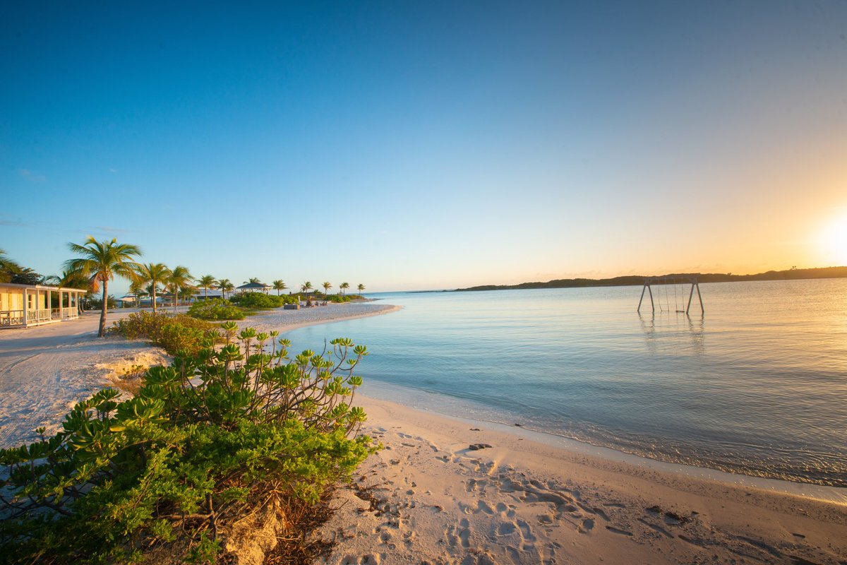 highbournecaybs's tweet photo. There’s no better way to spend an evening 🌅.⁣ Tag a friend you would end your day here with🤗
.⁣
.⁣
.⁣
.⁣
.⁣
#travel #travelphotos #beaching #vacation #highbournecay #tropical
#thebahamas #beaches #itsbetterinthebahamas #exumas #greatfood #food #finedining #baecation https://t.co/Izh9ktrUvf