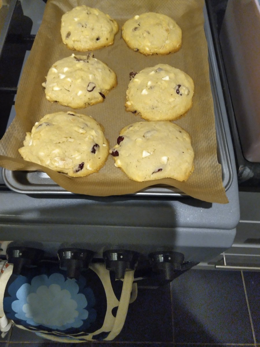 learningtofloat's tweet photo. Over the last few weeks I've also made brownies, blondies, cupcakes and cookies #learningtobake https://t.co/cuPuHH6rdI
