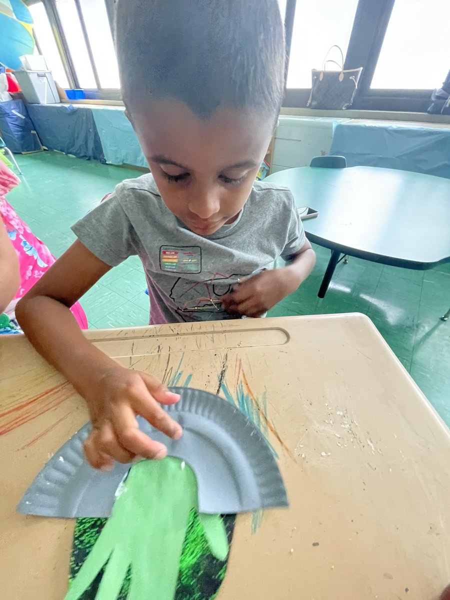 As room 113 continues to fly through space, we encountered an ALIEN INVASION!!! Not to worry because these extraterrestrials were super sweet 👽🛸 They even taught us how to count and make portraits of them 👽💚<a href="/NASA/">NASA</a> <a href="/BMcClelland24/">Bonnie McClelland</a> #smorelearning #ESY21