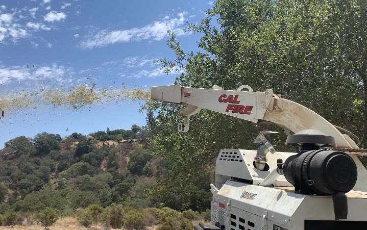 calfireSCU's tweet photo. Even while we sent fire engines and crews to the Dixie Fire, SCU National Guard Fire Crew 16A continues the fuel modification project in Alum Rock Park. This important project creates a fuel break to slow fires moving into the residential areas of San Jose. @SJFD @CityofSanJose https://t.co/V10IFSqtfL