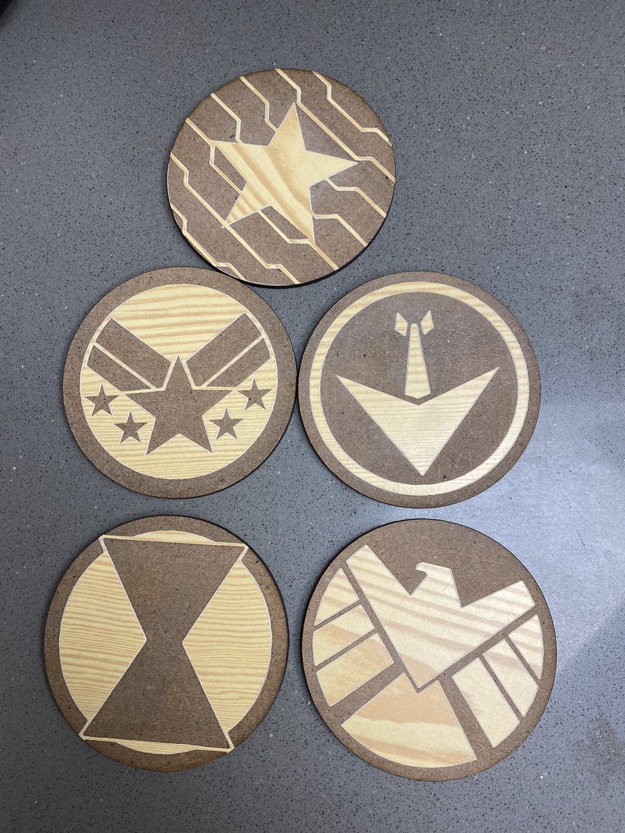 Así han quedado los primeros posavasos de Marvel, me faltan un montón por hacer aún. Pensamientos 🤔

#Marvel #BlackWidow #bodas