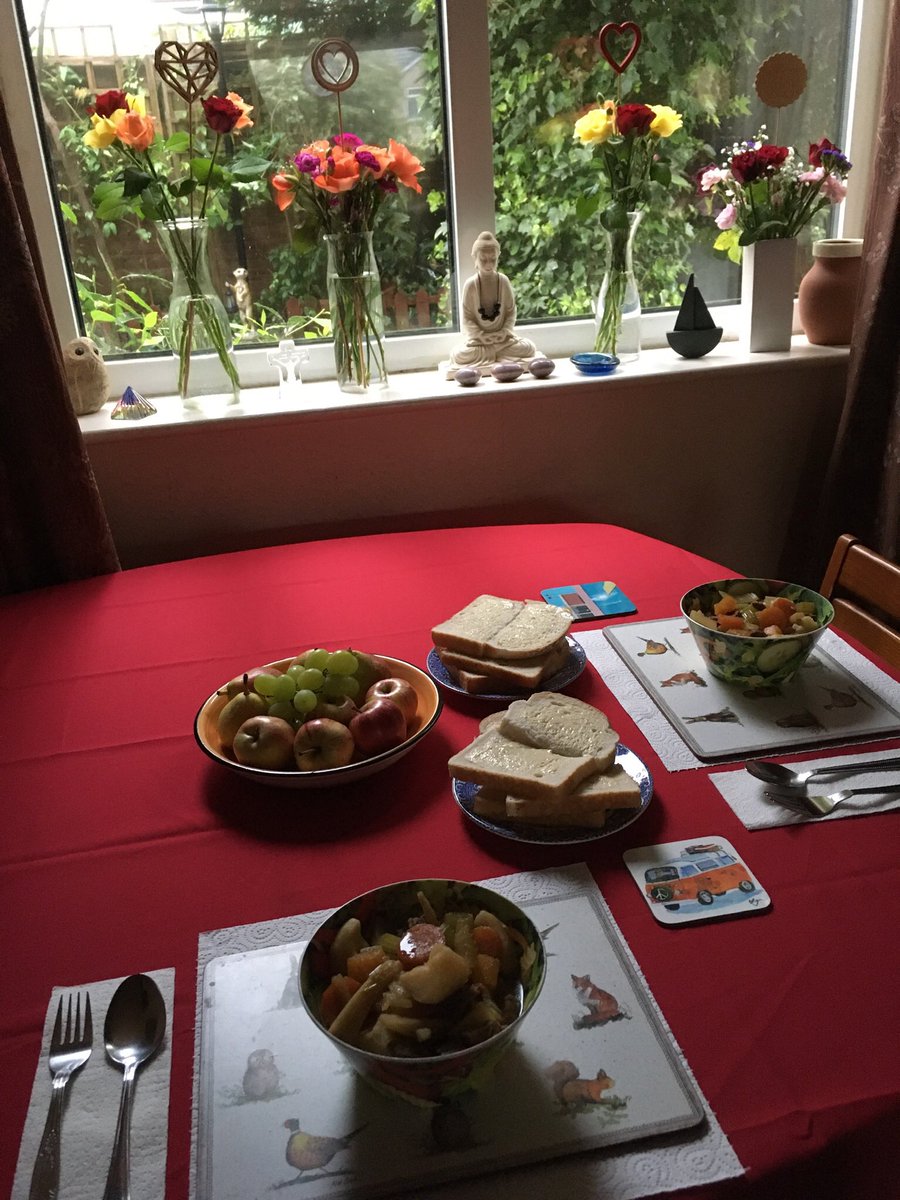 Jan_Lentzos's tweet photo. Barry bought some beef steak π₯© And made a delicious stew π Using up all our fresh vegetables in the process π
π₯π₯π π§
π₯©π₯π₯π π§
π₯©
#HomeCooked #Stew #DicedBeef #Onions #Potatoes #Carrots #Parsnips #Turnip #Celery #FreshVegetables #GoodFood #WholesomeFood #DocumentYourDays https://t.co/3XwfmYzm4h