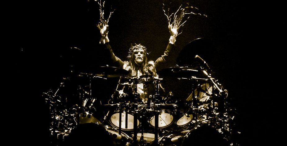 Falleció mientras dormía: A los 46 años murió Joey Jordison, baterista fundador de Slipknot bit.ly/3kZuDH2