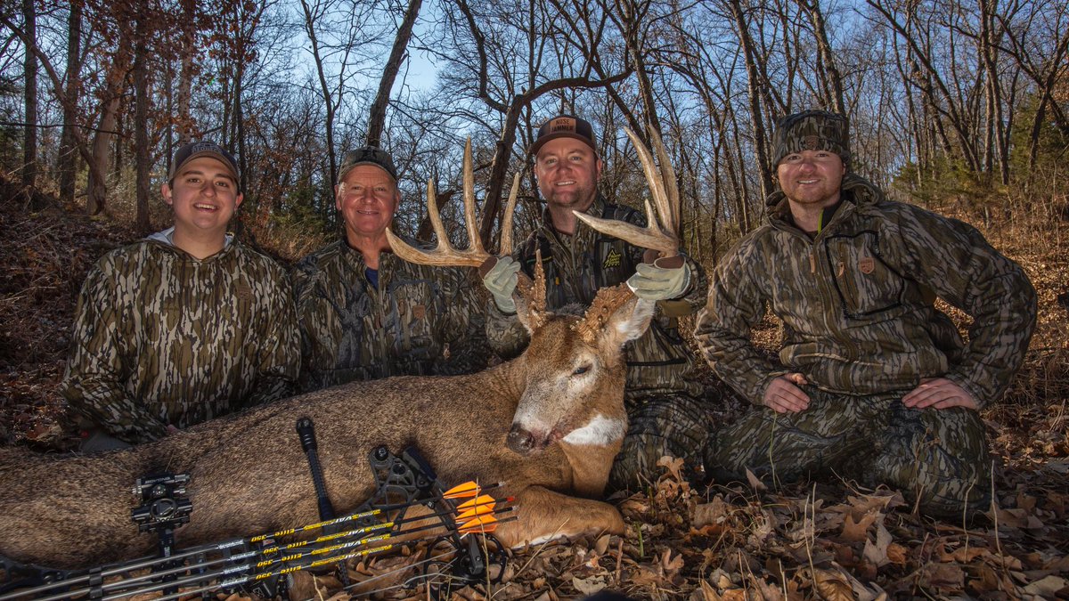 thelindseyway's tweet photo. November, our favorite month of the year, shines bright tonight on @OUTDChannel at 7:30pm!
#thelindseyway #snacksforracks #deerseason #deerhunting #november https://t.co/pSrxltnkOF