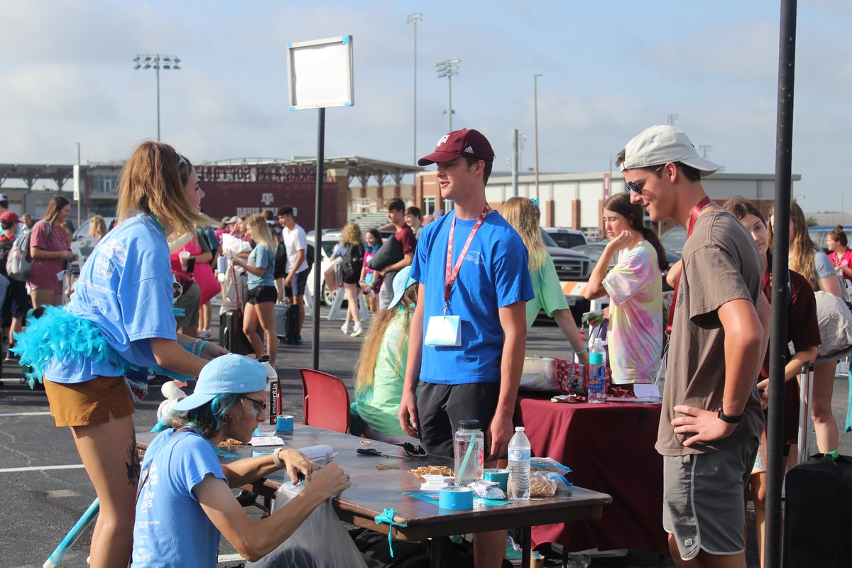 AggieNetwork's tweet photo. Fish Camp send-offs began this week! The Association provides each camp's informational "fish packets," banners about Aggie traditions &amp; speakers on getting involved &amp; building your #AggieNetwork. Welcome to Aggieland (and onto the bus to Lakeview), @TAMUClassof25! https://t.co/U2As7MPklV