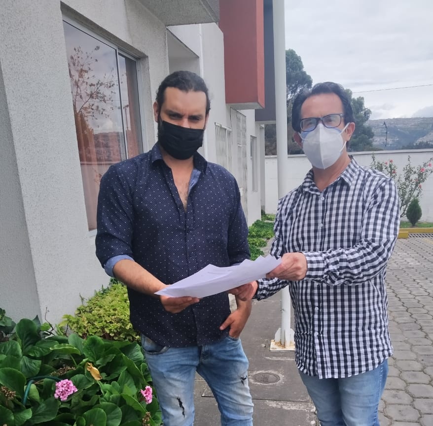 ViveCambio's tweet photo. Continuamos con el fortalecimiento de nuestra organización #VIVERenaceXElCambio. Hoy recibimos más firmas para inscribir nuestro movimiento. Juntos vamos a continuar con el trabajo de #MarioGranda. 

#MarioVIVEelTrabajoSigue #VIVElCambio #RENACElCambio https://t.co/6CYUtt4DJF