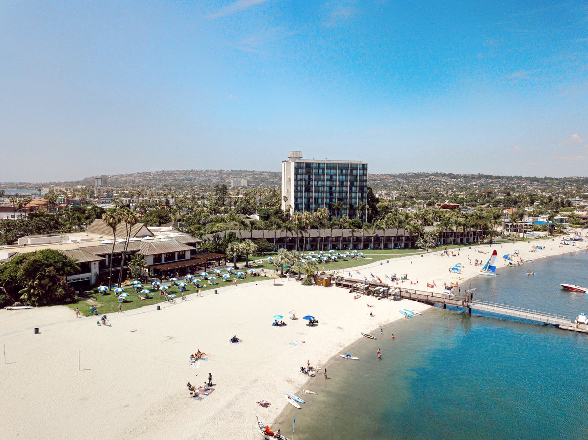 Escape to the shoreline this summer at The Catamaran Resort Hotel and Spa. 

A Polynesian-themed resort, with Mission Bay as their playground. Who is in to come soak in the sun?