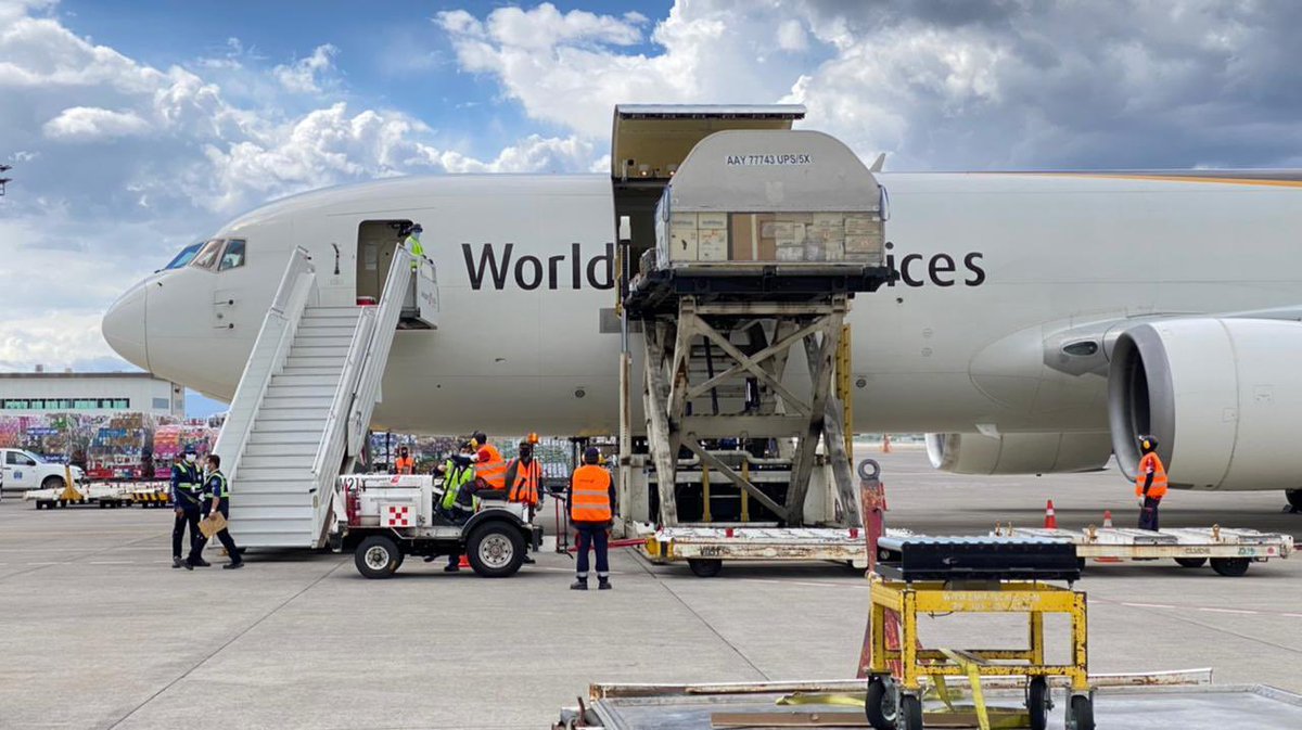 JuanPHidalgoC's tweet photo. El Ecuador ha recibido 255.060 nuevas dosis de Pfizer para seguir con nuestra meta de 9 millones de vacunados en 100 días 💪 

Cada vez estamos más cerca de cumplir con nuestro #PlanVacunacion9100 🇪🇨 

#JuntosLoLogramos https://t.co/1pME4wGAc3