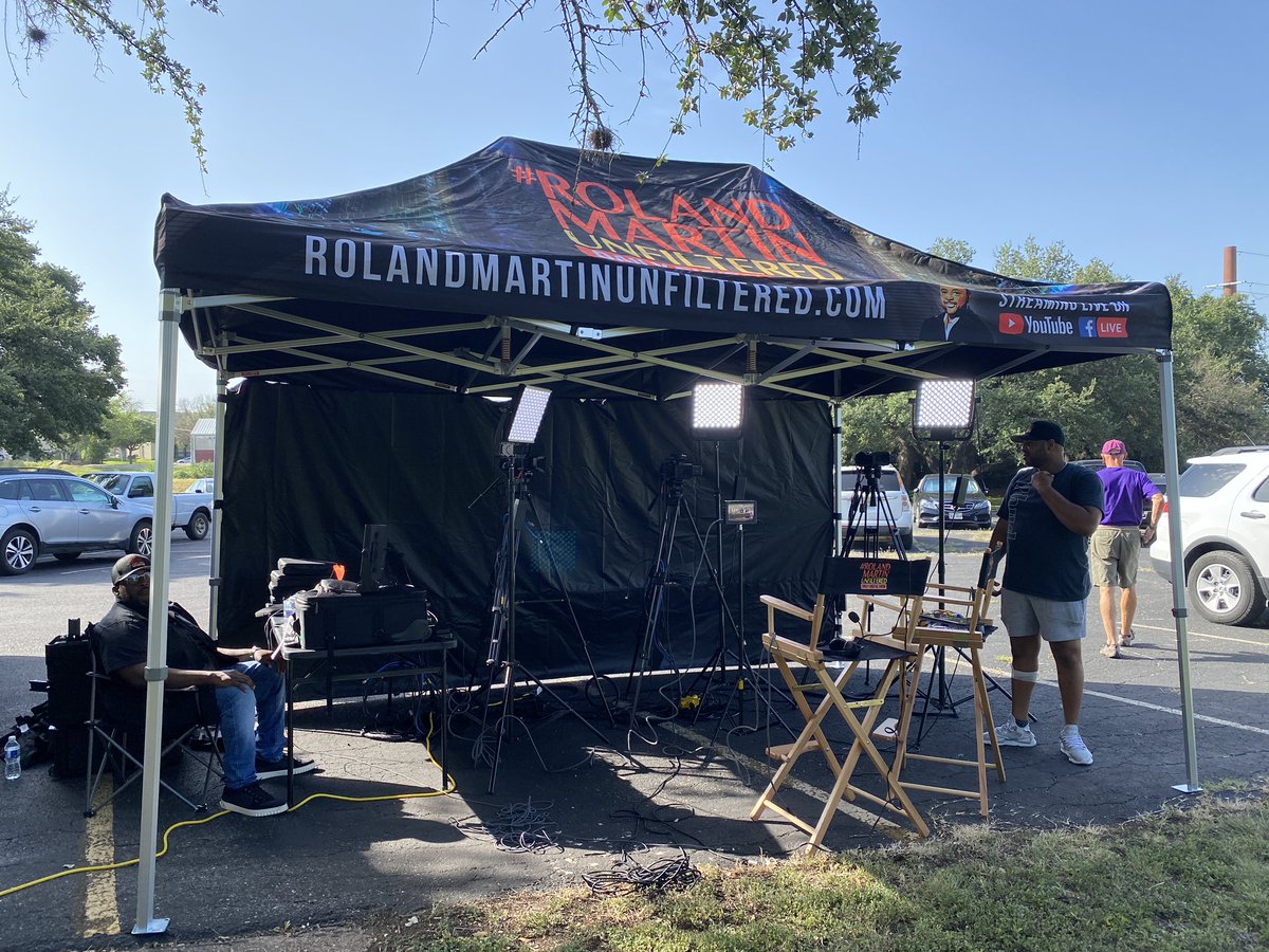 rolandsmartin's tweet image. Fam! Y&apos;all see how we roll at #RolandMartinUnfiltered in Texas!!!!! #MarchForDemocracy #BringTheFunk