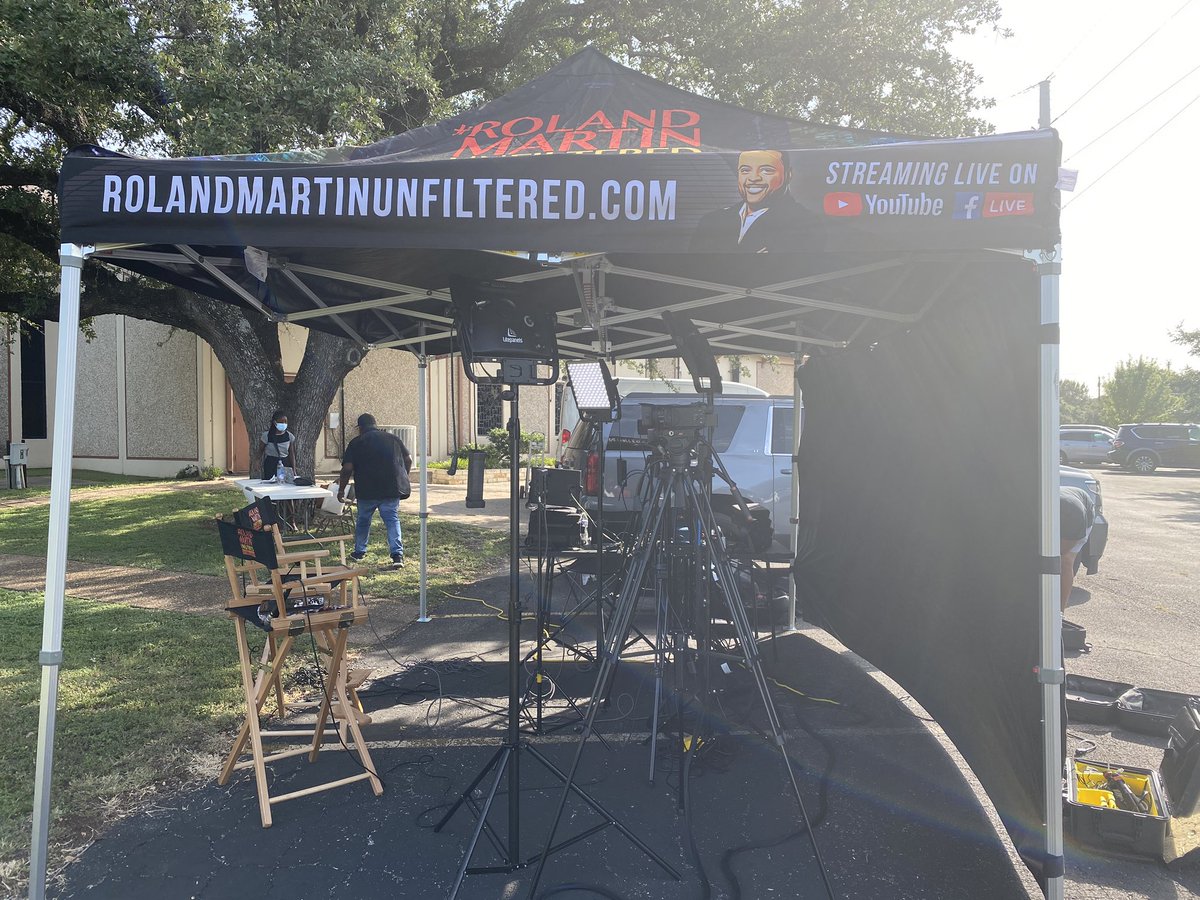 rolandsmartin's tweet image. Fam! Y&apos;all see how we roll at #RolandMartinUnfiltered in Texas!!!!! #MarchForDemocracy #BringTheFunk