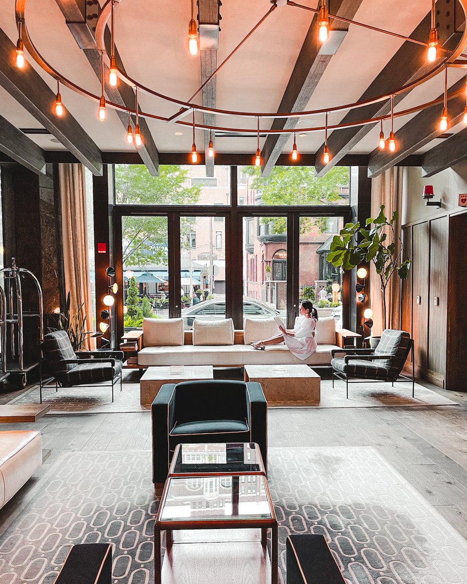 That moment you know you've arrived. 📷: <a href="/theglobalite/">karan dhawan</a>

#thompsonchicago #thompsonhotelchicago #hyatt #goldcoast #goldcoasthotels #chicagohotels #lobbyvibes