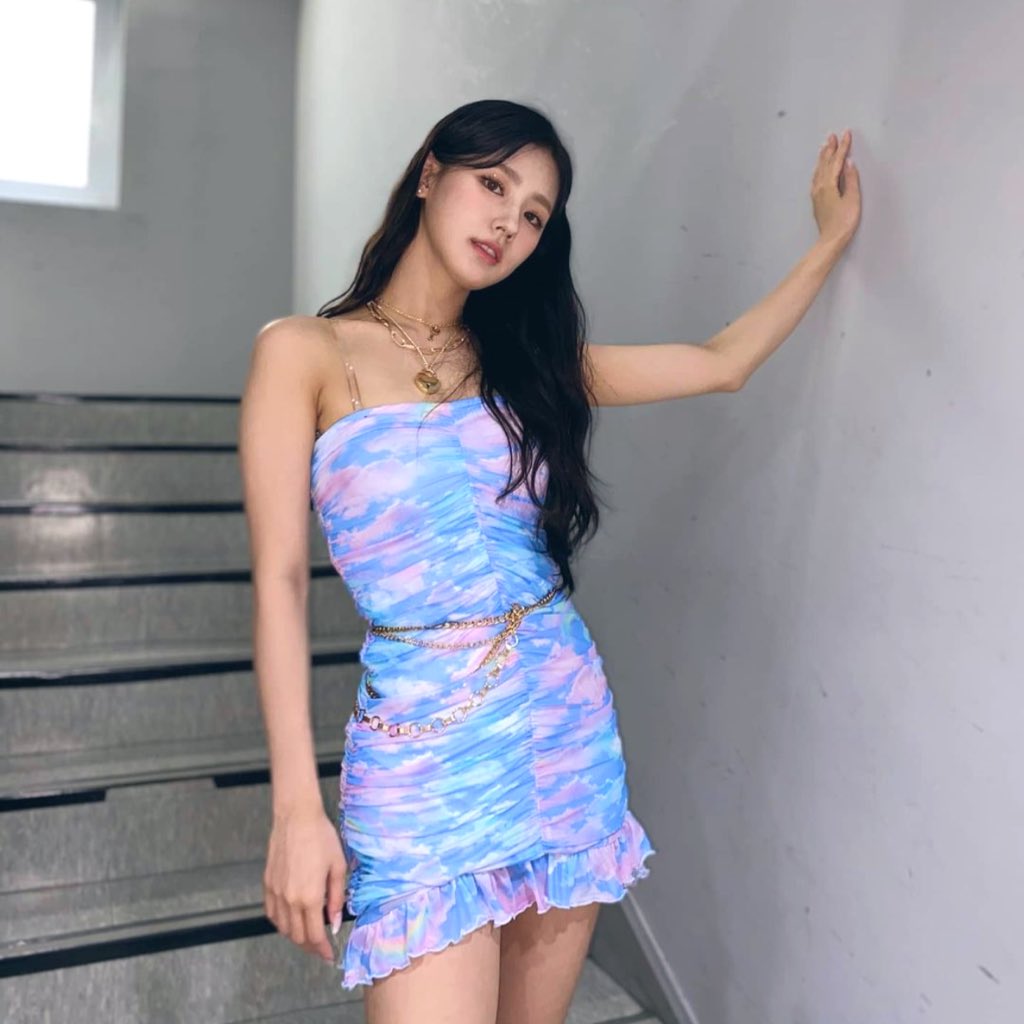 G_ILAND's tweet photo. 🥥· (𝐆) 𝐈𝐬𝐥𝐚𝐧𝐝(여자)아이들) 𝐩𝐨𝐫𝐭𝐟𝐨𝐥𝐢𝐨. 🌴🐙🐠#WearYourHeelswBG. 

Aquí #MYRCE🛍 bien bonita para acompañar a mi nueva obsesión, Brave Girls, en su debut. Como buena amante de los gg, I can’t wait to be #SASSYwBG and kick yo asses. ( ˃̶᷇ ‧̫ ˂̶᷆ ) https://t.co/XtOFngs0tf
